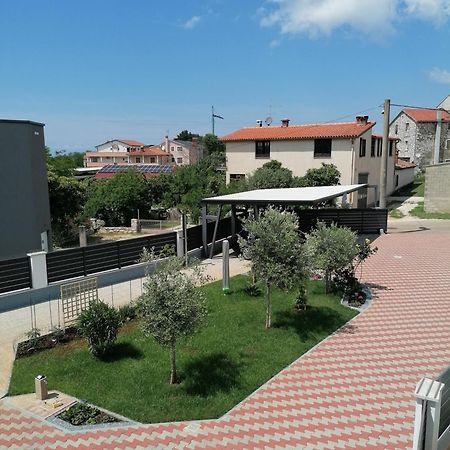Apartments Donella Умаг Екстер'єр фото